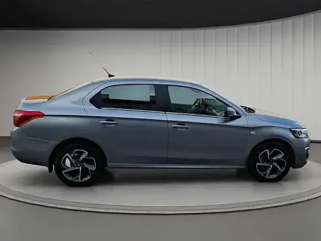 Usado Citroën C-Elysee I PureTech 82 CV (60 kW) 2018 Gris / plata Berlina