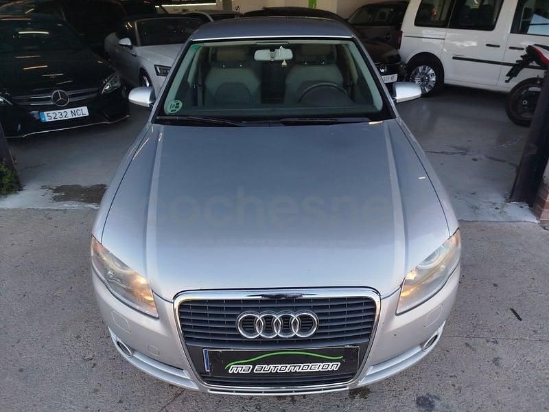 Usado Audi A4 Ambiente 130 CV (95 kW) 2005 Gris / plata Berlina
