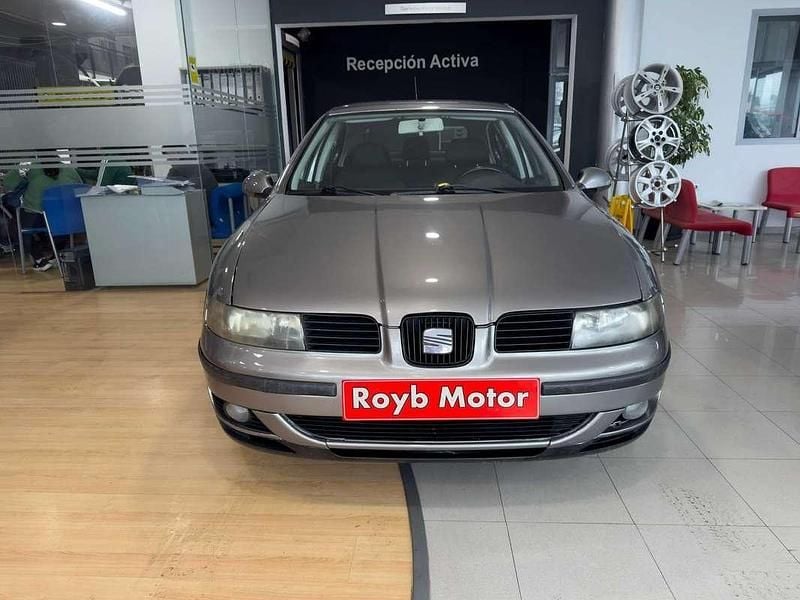 Usado Seat Leon Sport 150 CV (110 kW) 2004 Gris / plata Berlina