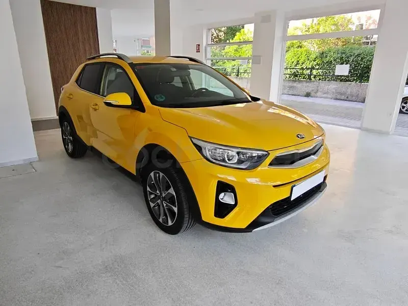 Usado Kia Stonic 100 CV (73 kW) 2019 Amarillo SUV