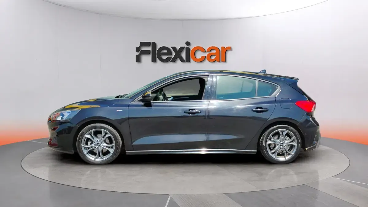 Usado Ford Focus ST-Line 125 CV (91 kW) 2020 Negro Berlina