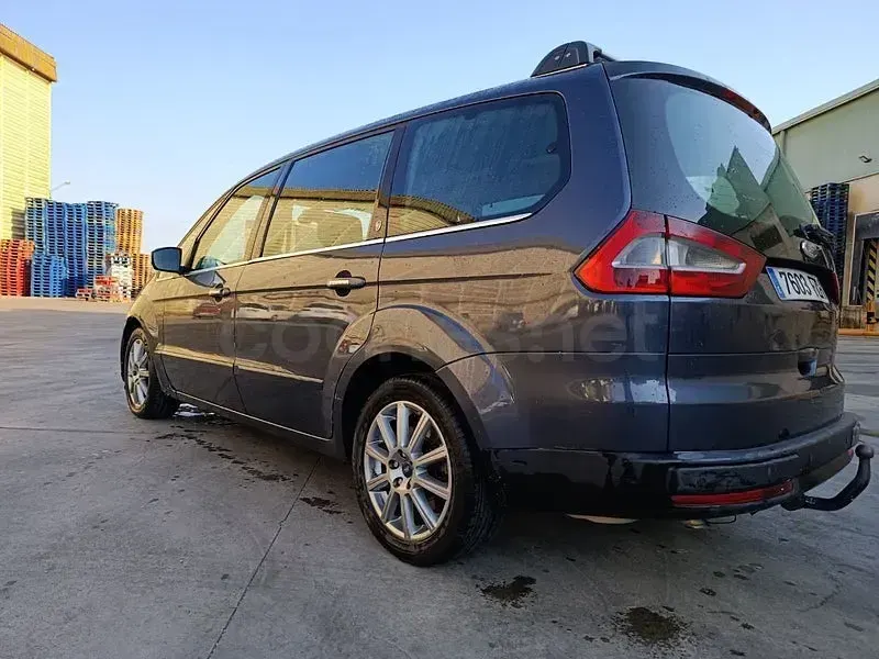 Usado Ford Galaxy Ghia 140 CV (102 kW) 2008 Negro Monovolumen