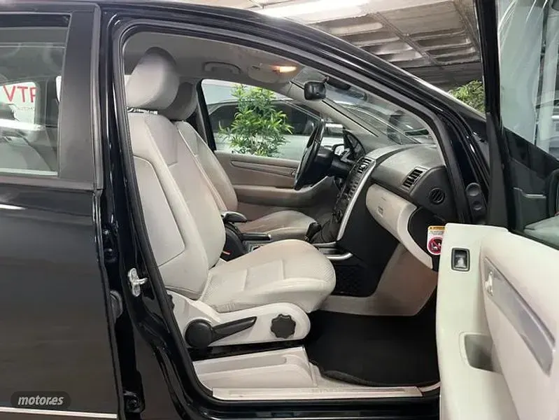 Usado Mercedes A180 108 CV (79 kW) 2011 Negro Utilitario