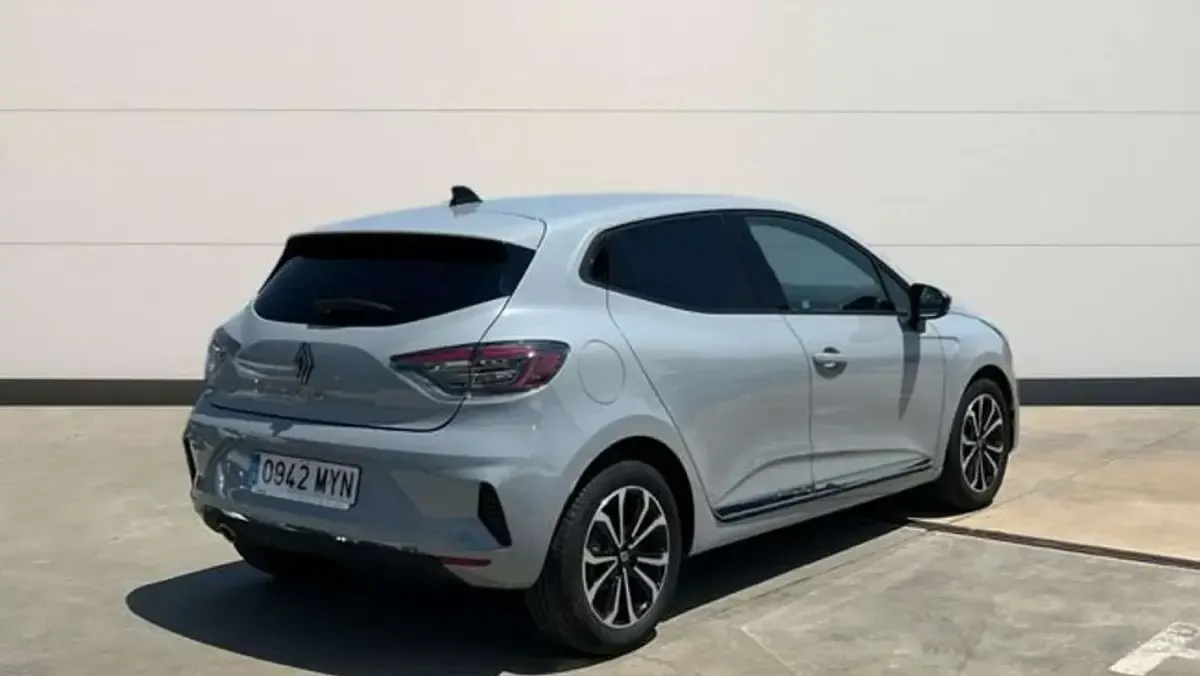 Usado Renault Clio V Techno 90 CV (66 kW) 2025 Gris Berlina