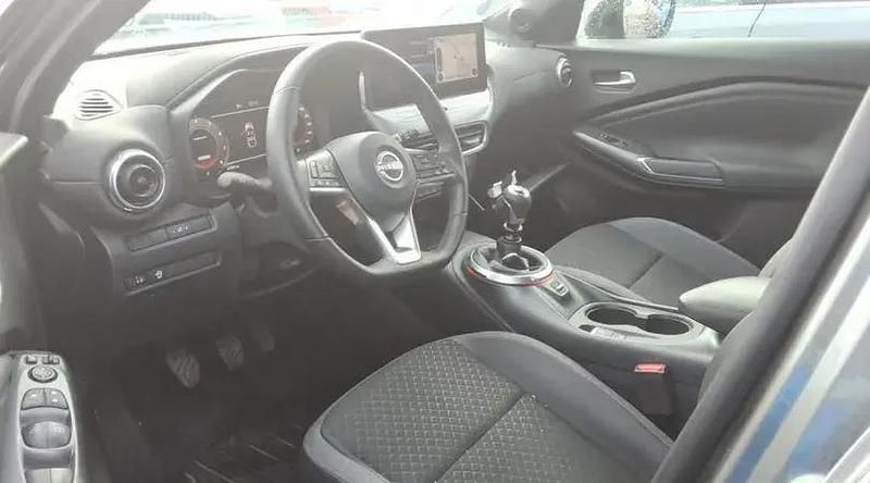 Usado Nissan Juke N-Connecta 114 CV (83 kW) 2025 Skline grey (metalizado) techo SUV