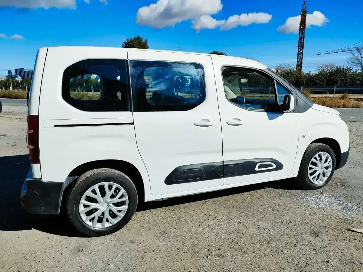 Usado Peugeot Partner Premium 100 CV (73 kW) 2020 Blanco Monovolumen