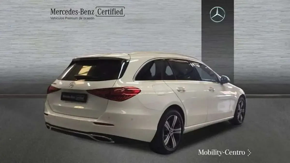 Usado Mercedes C300e 313 CV (230 kW) 2024 Blanco Familiar