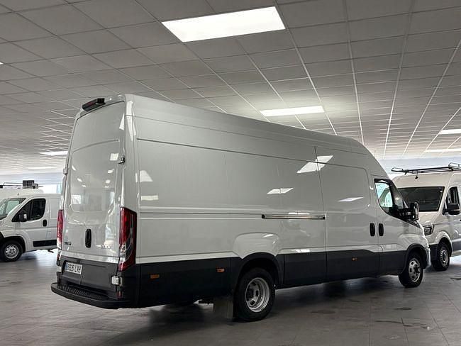 Usado Iveco Daily 180 CV (132 kW) 2022 Blanco Berlina