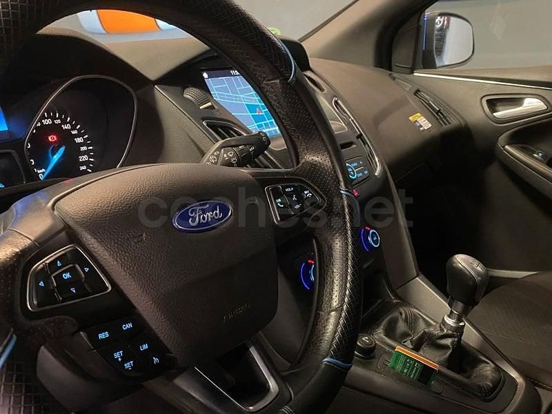 Usado Ford Focus ST-Line 120 CV (88 kW) 2018 Negro Familiar