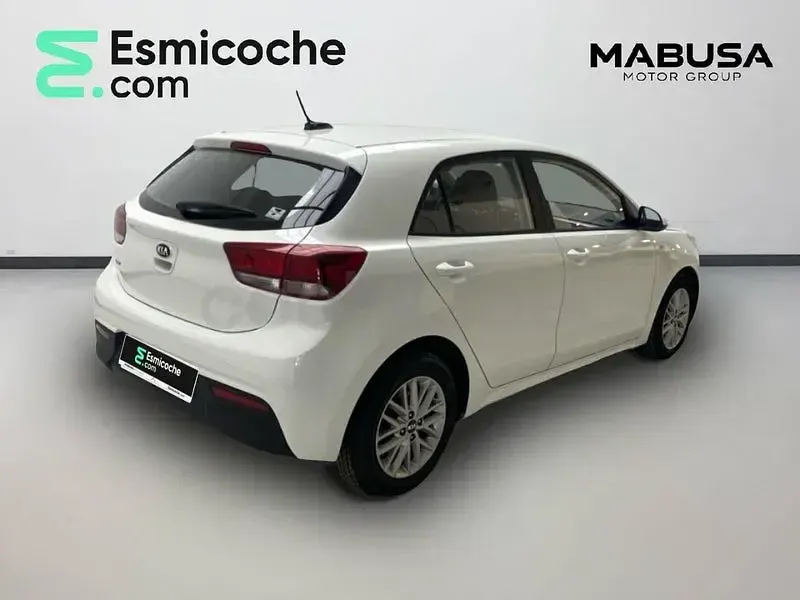 Usado Kia Rio 84 CV (61 kW) 2021 Blanco Berlina
