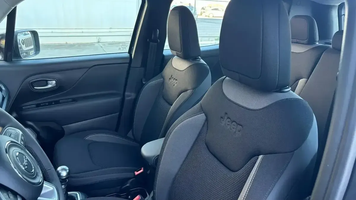 Usado Jeep Renegade Limited 120 CV (88 kW) 2023 Gris SUV