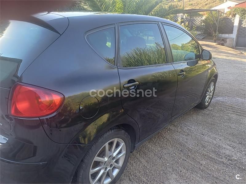 Usado Seat Altea Reference 105 CV (77 kW) 2010 Negro Monovolumen