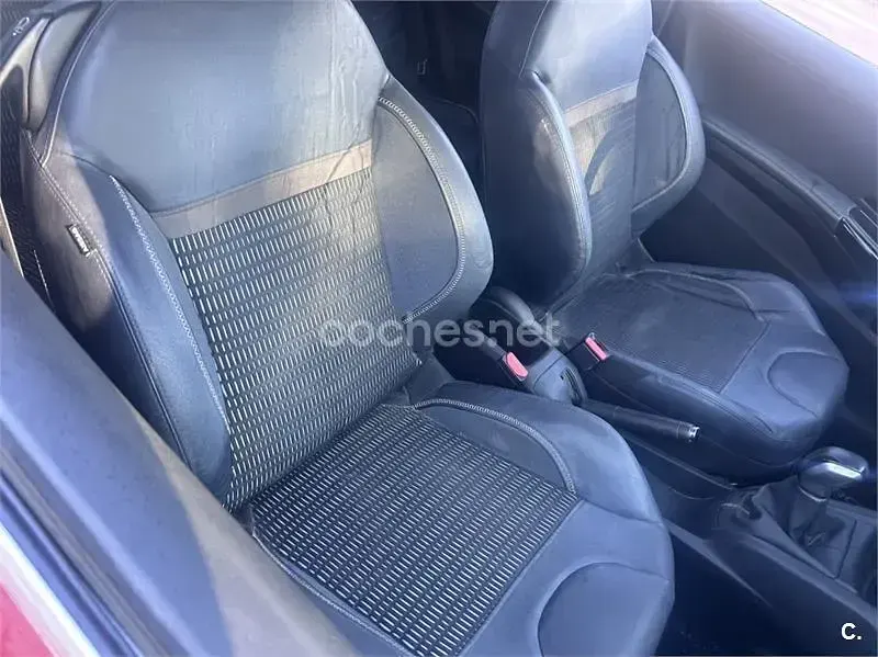 Usado Peugeot 208 Allure 120 CV (88 kW) 2013 Rojo Utilitario