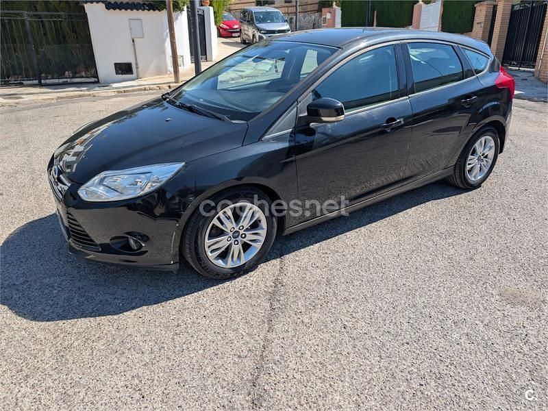 Usado Ford Focus Trend 115 CV (84 kW) 2013 Negro Berlina