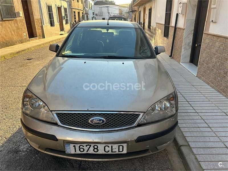 Usado Ford Mondeo Sport 130 CV (95 kW) 2003 Gris / plata Berlina
