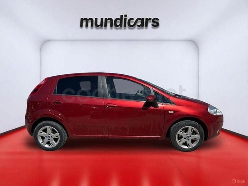 Usado Fiat Punto Dynamic 77 CV (56 kW) 2006 Rojo Utilitario