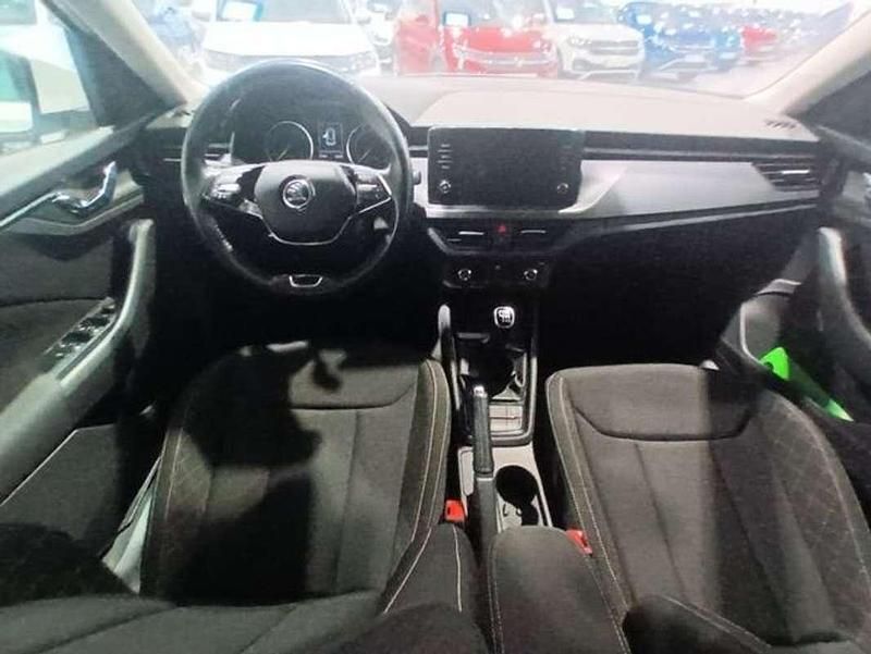 Usado Skoda Kamiq Ambition 110 CV (80 kW) 2023 Blanco SUV