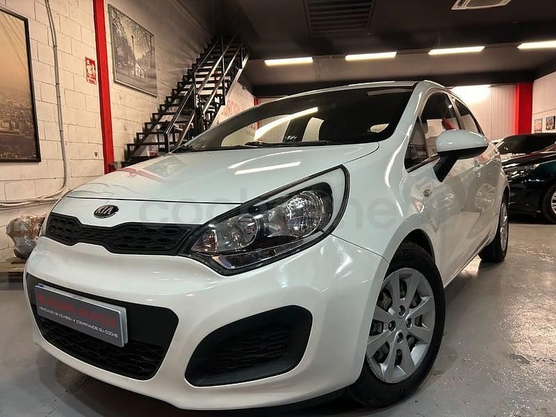 Usado Kia Rio 85 CV (62 kW) 2014 Blanco Berlina