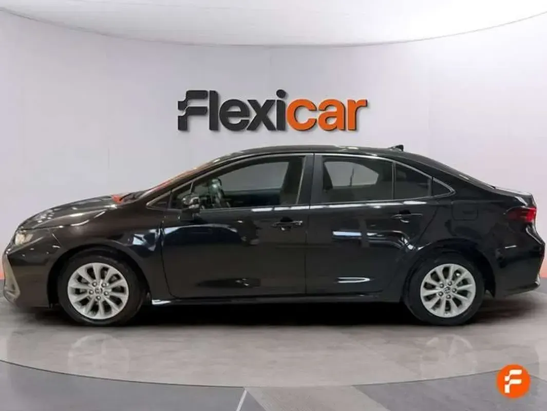 Usado Toyota Corolla Comfort 125 CV (91 kW) 2023 Negro Berlina