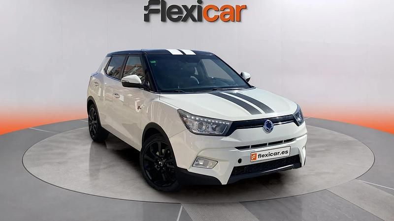 Blanco Usado 2015 Ssangyong (KGM) Tivoli Limited SUV | 10.790 € - Imagen 1/4