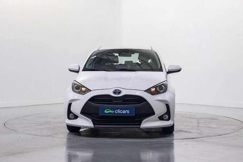 Usado Toyota Yaris Hybrid Business Edition 75 CV (55 kW) 2022 Blanco Berlina