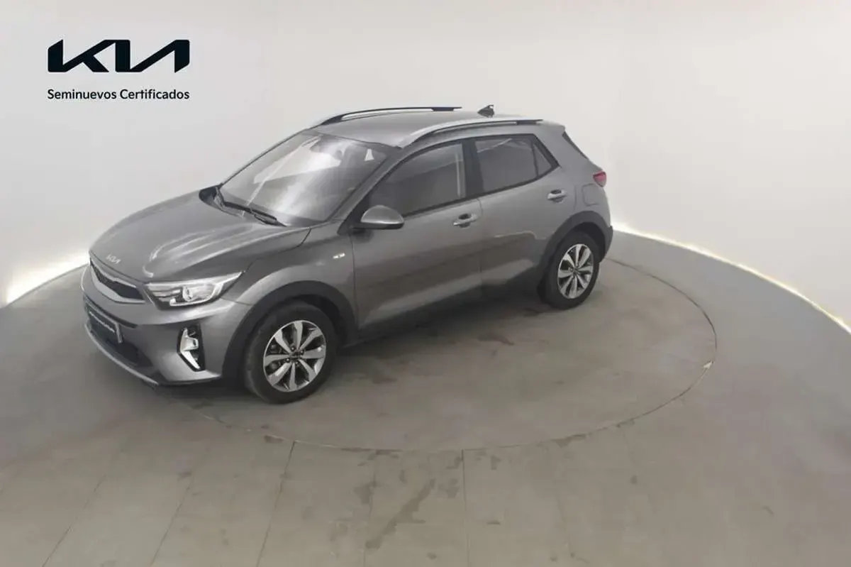 Usado Kia Stonic 101 CV (74 kW) 2025 Gris SUV