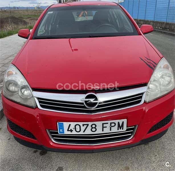 Usado Opel Astra Cosmo 100 CV (73 kW) 2007 Rojo Berlina