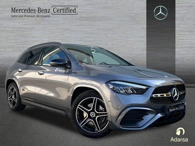 Usado Mercedes GLA200 AMG line 150 CV (110 kW) 2025 Gris montaña SUV
