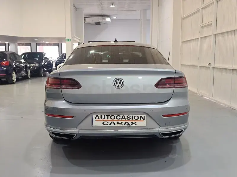Usado VW Arteon 190 CV (139 kW) 2020 Gris / plata Berlina