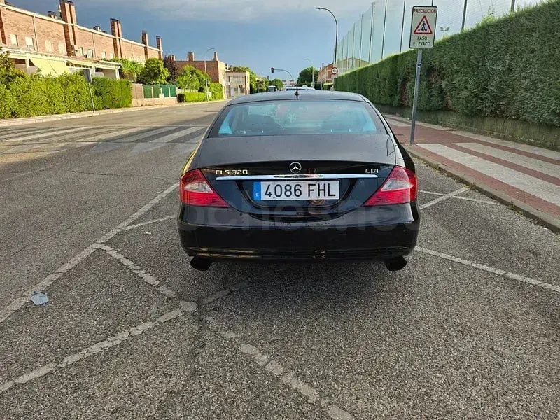 Usado Mercedes CLS320 224 CV (164 kW) 2006 Negro Coupe