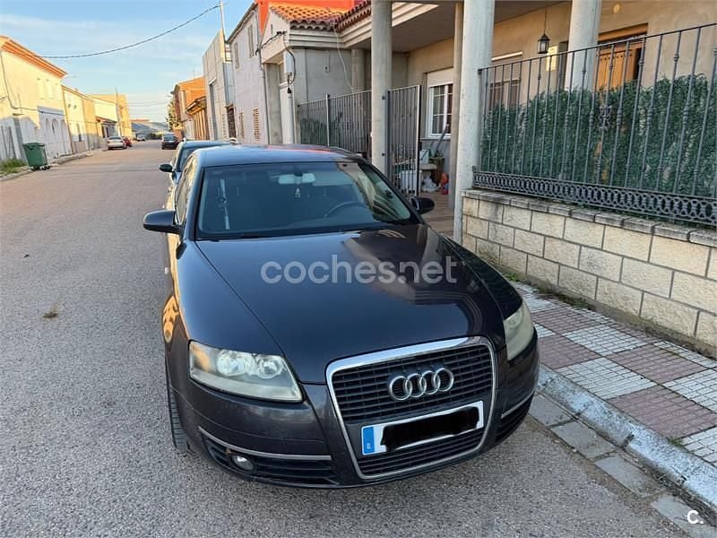 Usado Audi A6 140 CV (102 kW) 2005 Violeta / lila Berlina