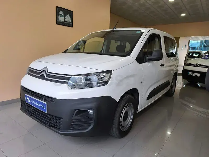 Usado Citroën Berlingo Live 102 CV (75 kW) 2019 Blanco Monovolumen