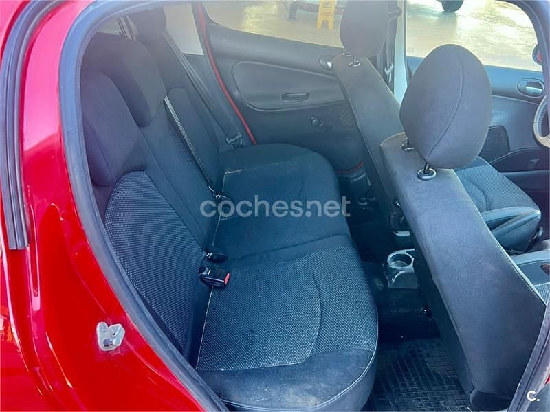 Usado Peugeot 206+ 60 CV (44 kW) 2009 Rojo Utilitario