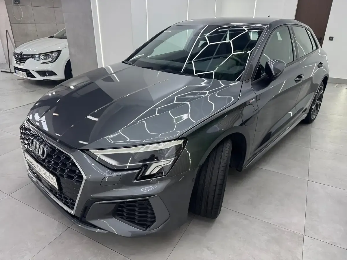 Usado Audi A3 Sportback e-tron S-Line 204 CV (150 kW) 2023 Gris Utilitario