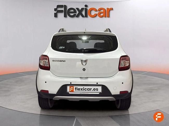 Usado Dacia Sandero Stepway Ambiance 90 CV (66 kW) 2016 Blanco Utilitario