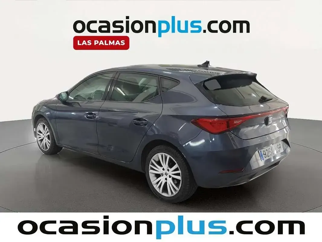 Usado Seat Leon Style 110 CV (80 kW) 2021 Gris Utilitario