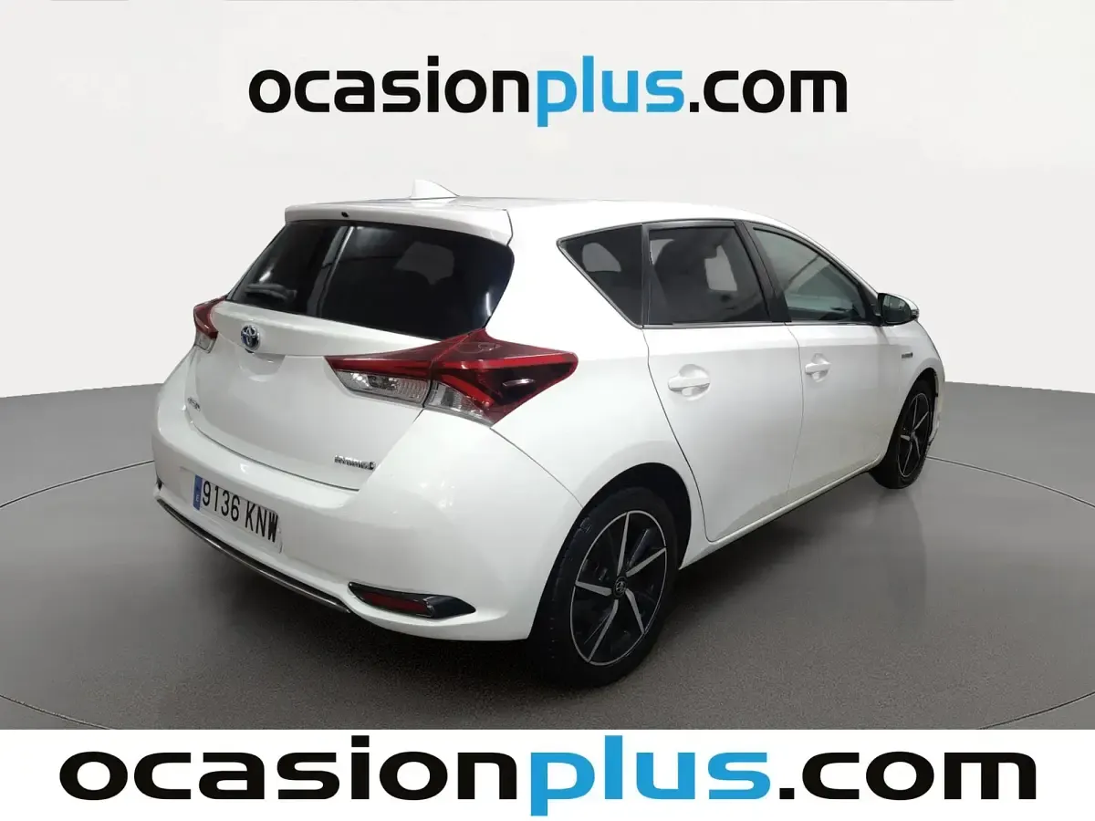 Usado Toyota Auris Hybrid Edition 136 CV (100 kW) 2018 Blanco Utilitario