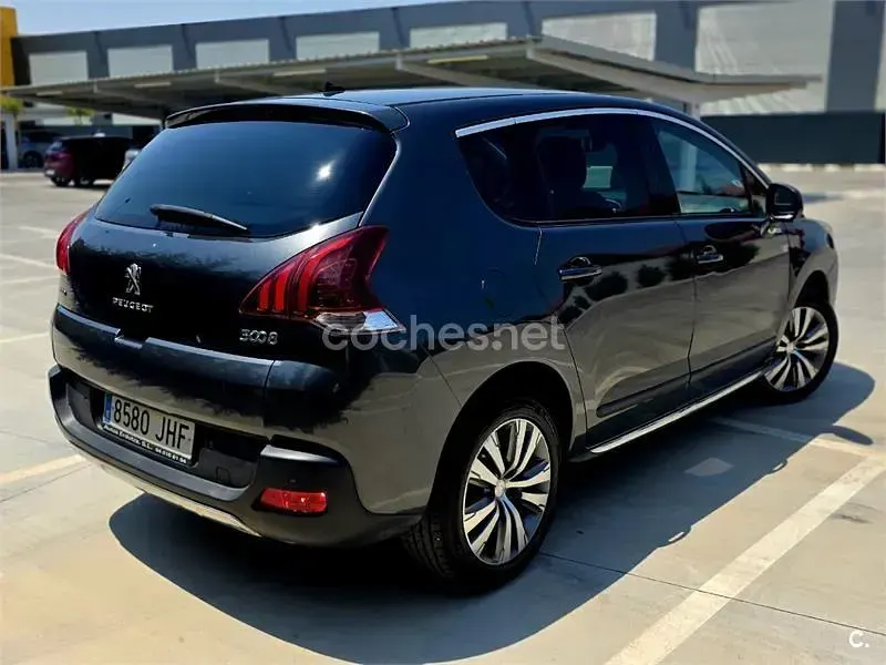 Usado Peugeot 3008 Crossway 120 CV (88 kW) 2015 Gris / plata Familiar