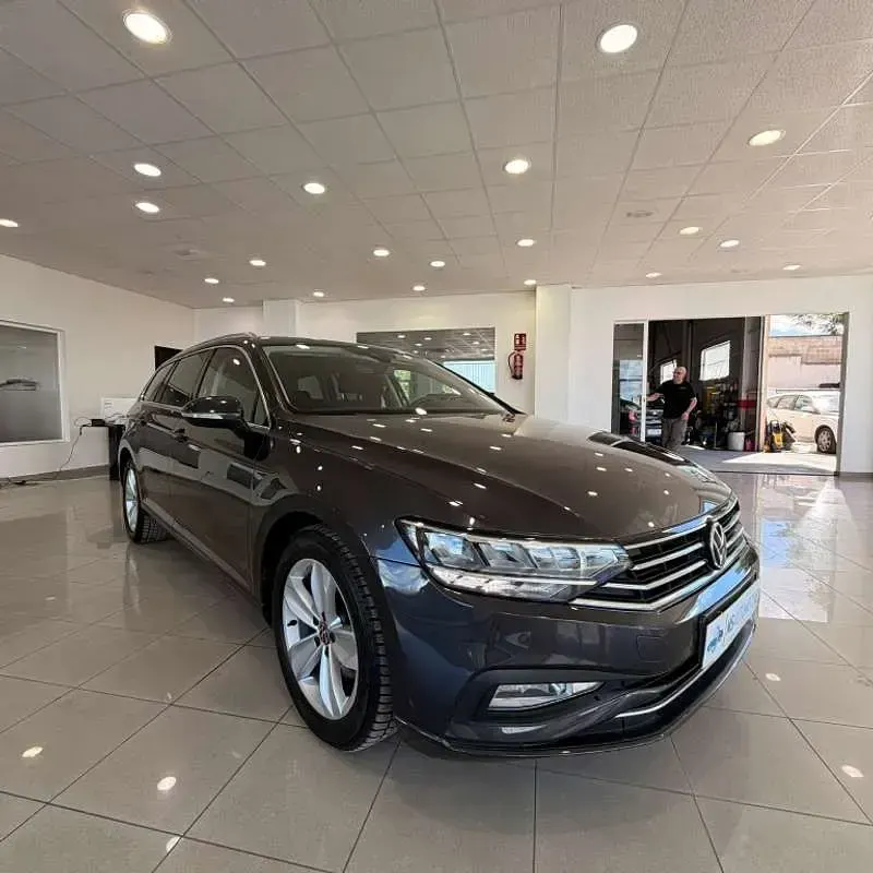 Usado VW Passat Executive 150 CV (110 kW) 2020 Gris Familiar