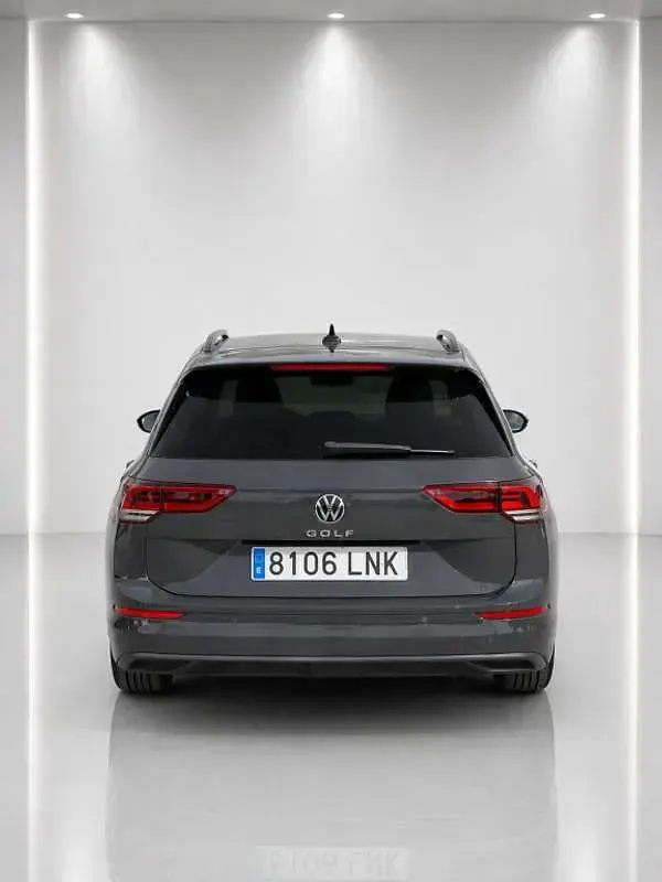 Usado VW Golf VIII Life 116 CV (85 kW) 2021 Gris Familiar
