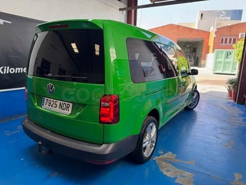 Usado VW Caddy Maxi 102 CV (75 kW) 2020 Verde Monovolumen