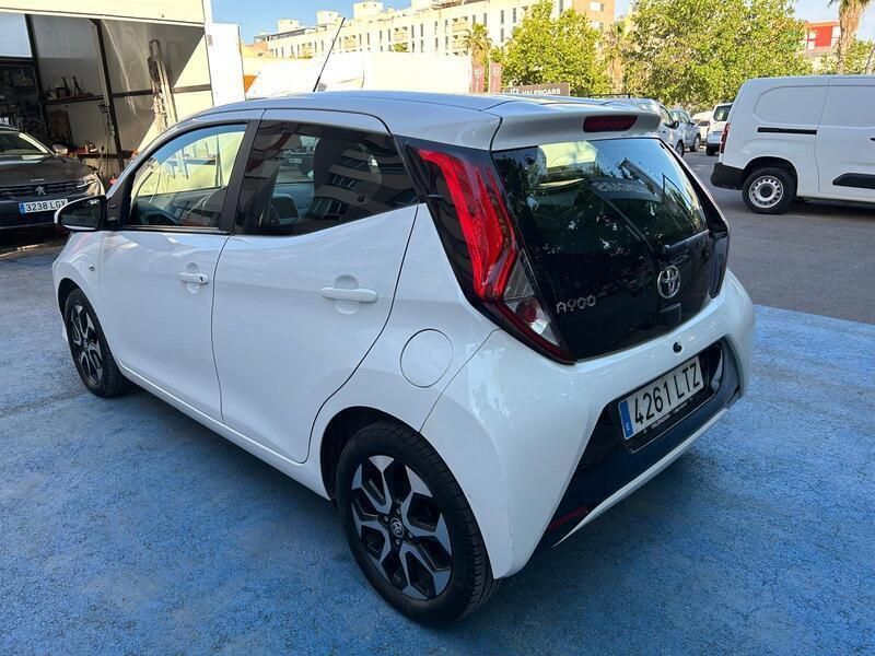 Usado Toyota Aygo X-clusiv 72 CV (52 kW) 2021 Blanco Utilitario