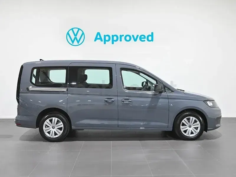 Usado VW Caddy 102 CV (75 kW) 2025 Gris / plata Monovolumen