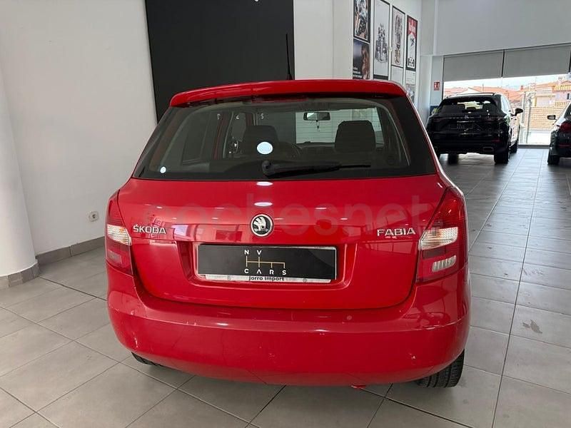 Usado Skoda Fabia 69 CV (50 kW) 2014 Rojo Berlina