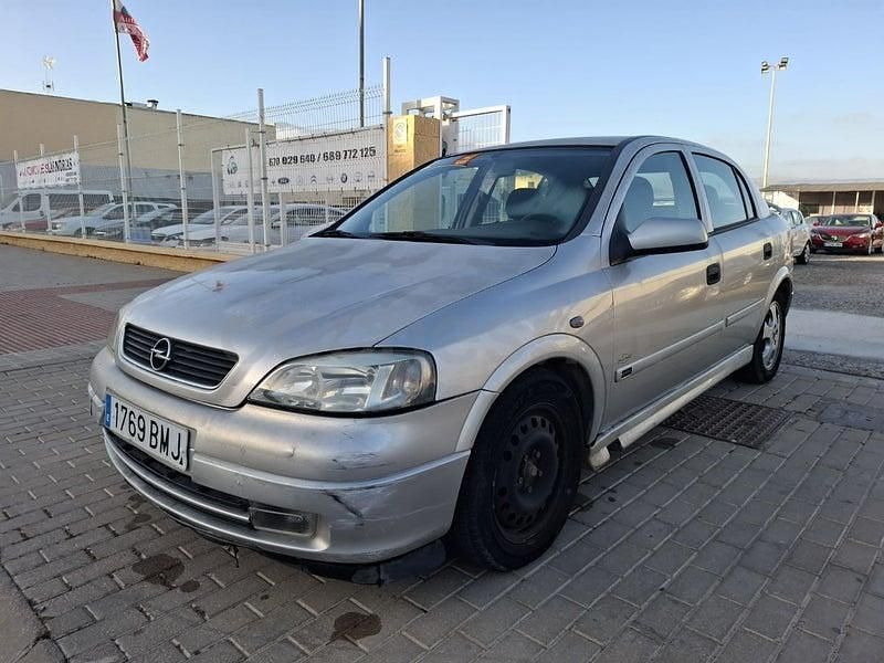 Usado Opel Astra Comfort 82 CV (60 kW) 2000 Gris / plata Berlina