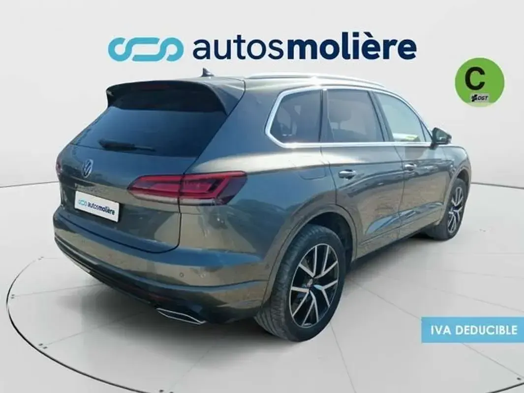 Second-hand VW Touareg Elegance 286 CP (210 kW) 2021 Gri SUV