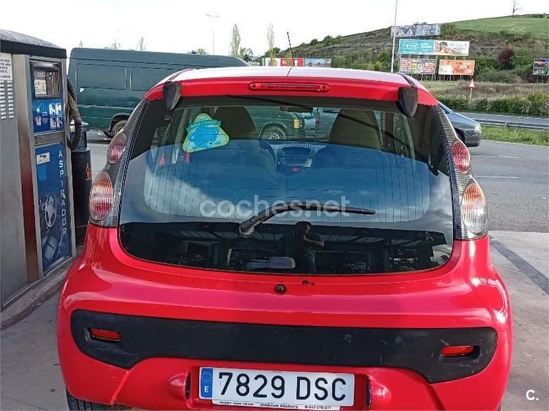 Usado Citroën C1 68 CV (50 kW) 2005 Rojo Utilitario