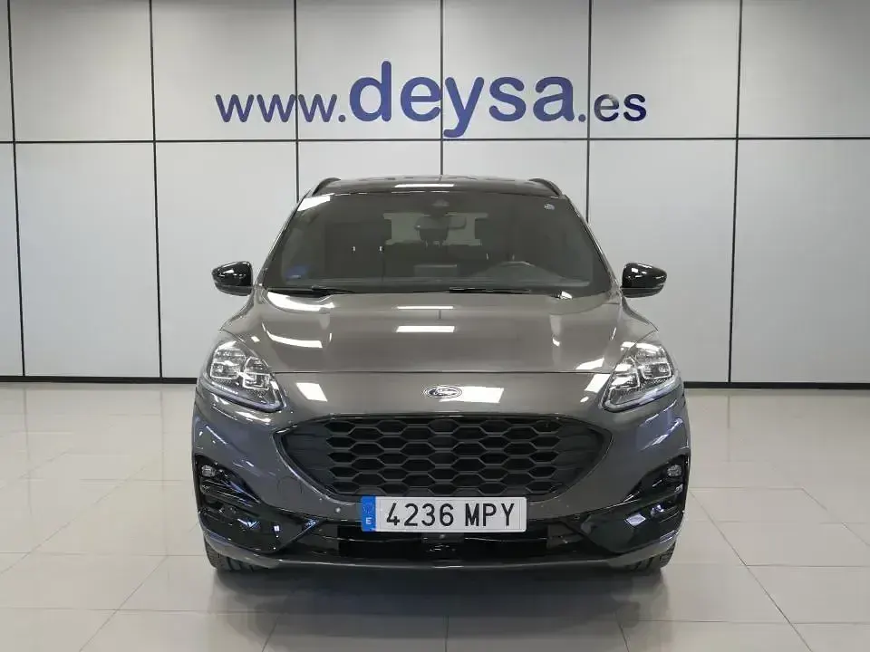 Usado Ford Kuga ST-Line X 225 CV (165 kW) 2024 Gris / plata SUV