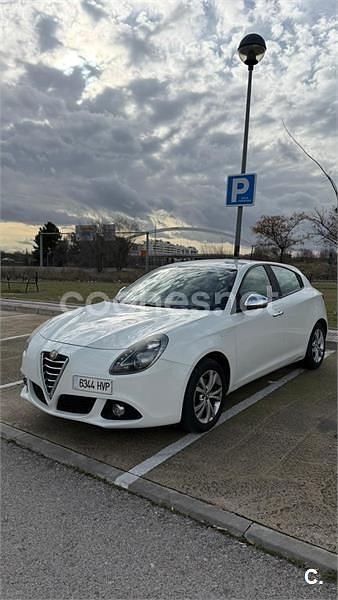 Blanco Usado 2014 Alfa Romeo Giulietta Progression Berlina | 8900 € - Imagen 1/4