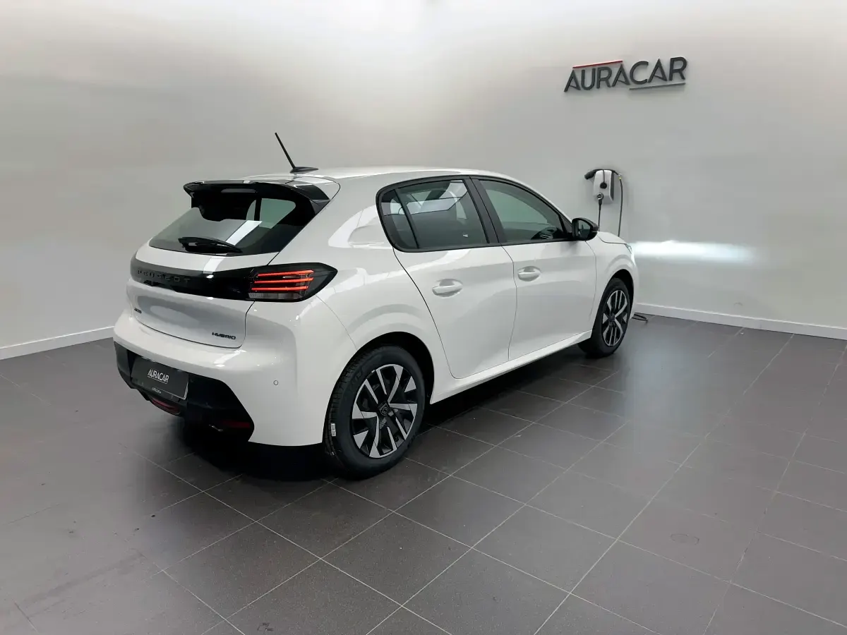 Usado Peugeot 208 Style 110 CV (80 kW) 2025 Blanco Utilitario